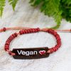Kokosnuss-Armbänder mit Slogan – Vegan