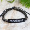 Kokosnuss-Armbänder mit Slogan – Rebellion X